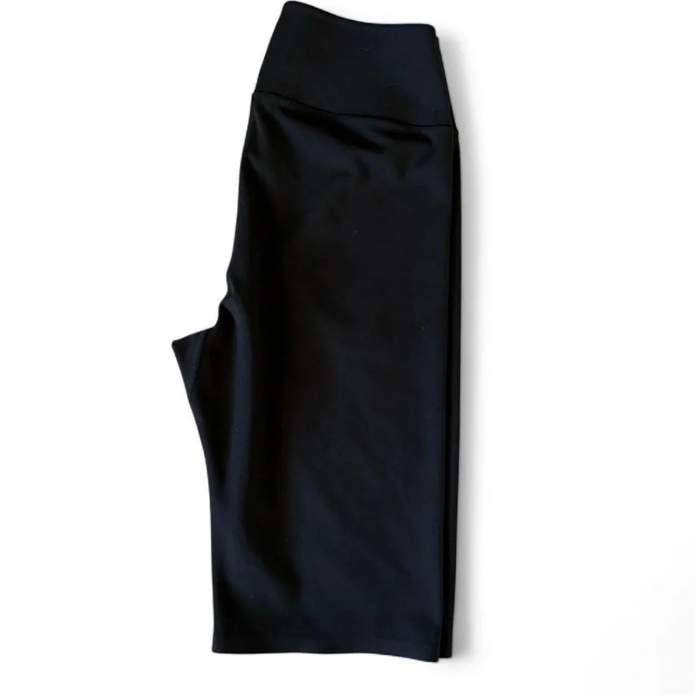 Uniqlo Airism Women's Black Biker Shorts